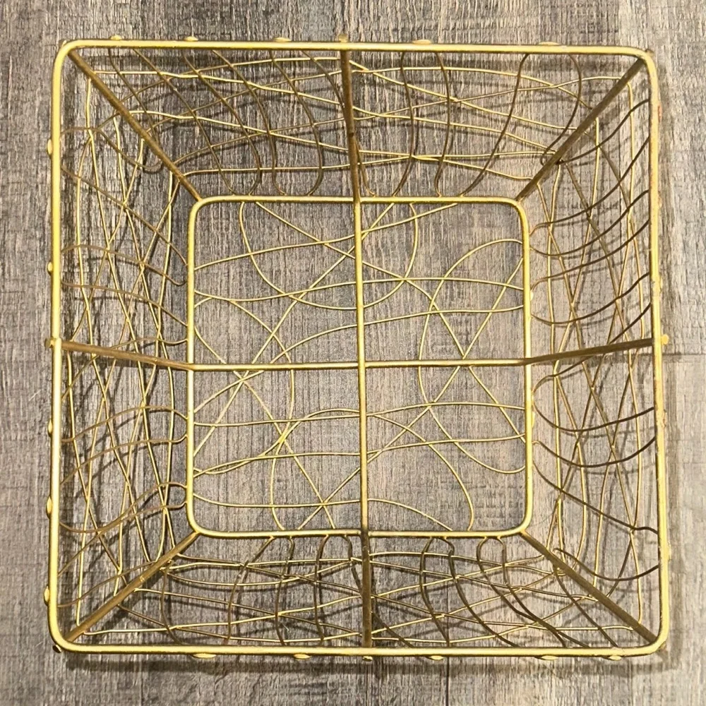 💞 Square Gold Wire Decorative Basket